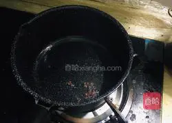 Illustration of how to mix fern root powder with soy sauce 9