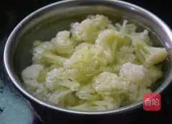 Illustration of how to make cauliflower with tomato sauce 5