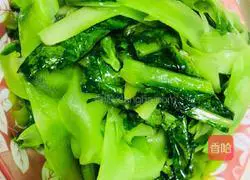 Illustration of how to stir-fry lettuce and lettuce leaves 7