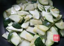 Illustration of how to make stir-fried tender pumpkin 5