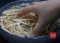 Illustration of how to make cold Houttuynia cordata 2