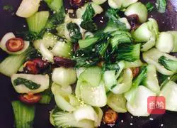 Illustration of how to stir-fry mushrooms and Shanghai greens 7