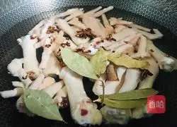 网Illustration of how to make red lemon chicken feet 1