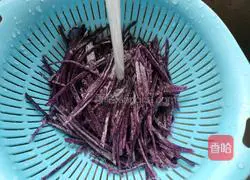 Illustration of how to make two-color shredded potatoes 5