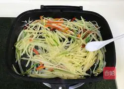 Illustration of how to make spicy and sour potato shreds 10