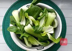 Illustration of how to make oyster sauce and rapeseed 2