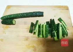 Illustration of how to make sweet and sour crispy cucumber 1