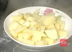 Illustration of how to make broccoli and mashed potatoes Christmas tree 4