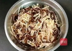 Illustration of how to make cold fungus and enoki mushrooms 14