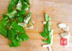 Illustration of how to make quick-hand stir-fried cauliflower 3