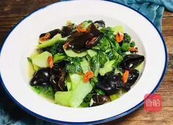 Illustration of how to make stir-fried cabbage with fungus 9