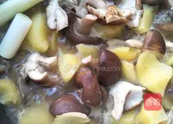Illustration of how to make stewed potatoes with precious mushrooms 20