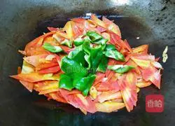Illustration of how to make green pepper and carrot slices 9