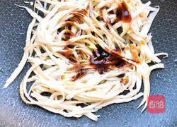 Illustration of how to stir-fry king oyster mushrooms with green pepper 8