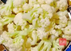 Illustration of how to make garlic cauliflower 3