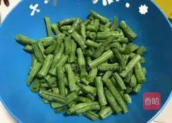 Illustration of how to make stir-fried green beans 2