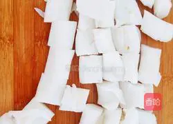 Illustration of how to make pickled cabbage and pork rice rolls 2