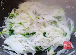 Illustration of making shredded coriander and radish 12