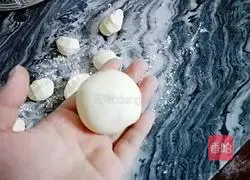 Illustration of how to make bean paste buns 13