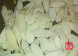 Illustration of how to stir-fry yam slices 3