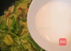 Illustration of how to make wolfberry cabbage 11