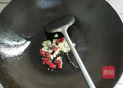 Illustration of how to stir-fry three shredded shredded vegetables with sour and spicy vegetables 4