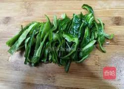 Illustration of how to make green pepper and potato shreds 5