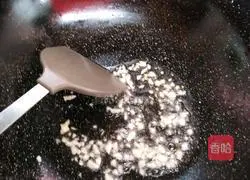 Puning Doujiang Illustration of how to make fried sesame leaves 3