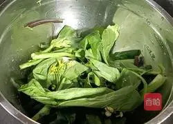 Sour Illustration of how to make spicy cabbage 1