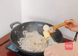 How to stir-fry lotus root slices Illustration 7