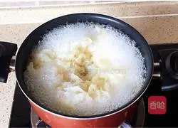 Illustration of how to make cold white fungus 5