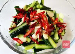 Illustration of how to make cold cucumber 9
