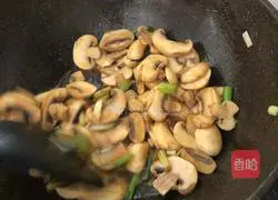 Illustration of how to stir-fry mushrooms 6