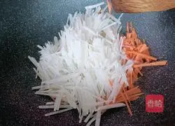 Illustration of how to make shredded onions and radish 7