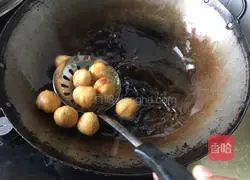 Illustration of how to make sweet potato balls 7