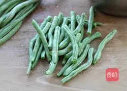 Illustration of how to make stir-fried green beans 1 