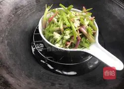 Illustration of how to make spinach roots with mushroom sauce 6