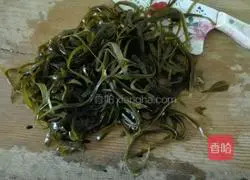 Illustration of how to make spicy kelp 2