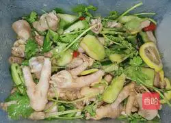 Old vinegar Illustration of how to make lemon chicken feet 6