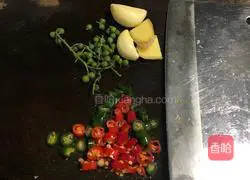 Illustration of how to make cold kelp shreds 6