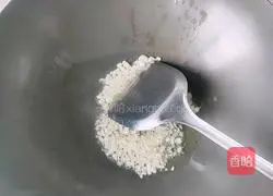 Illustration of how to make dried radish chili sauce 2