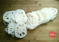 Illustration of how to make cold lotus root slices 3