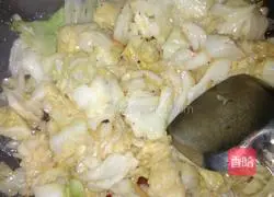 Illustration of how to make hand-shred cabbage 7