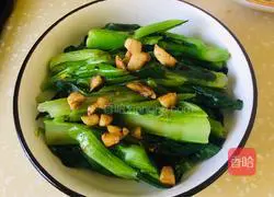 Illustration of how to make golden garlic and kale 8