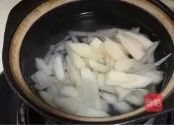Illustration of how to make spicy and sour lotus root 3