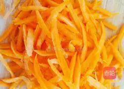 Illustration of how to stir-fry mung bean sprouts 2