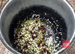 Illustration of how to make red bean and barley water 3