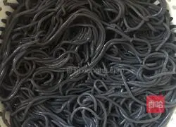 Illustration of how to make cold fern root powder 12