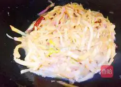 Illustration of how to make stir-fried shredded radish 11