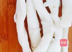 Illustration of making sauerkraut and pork roll 1